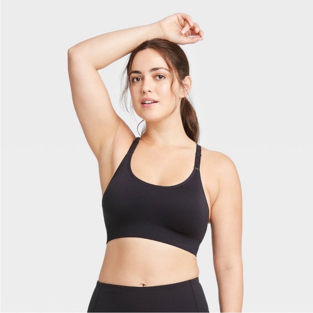 Women’s medium support seamless cami sports bra color black NWT